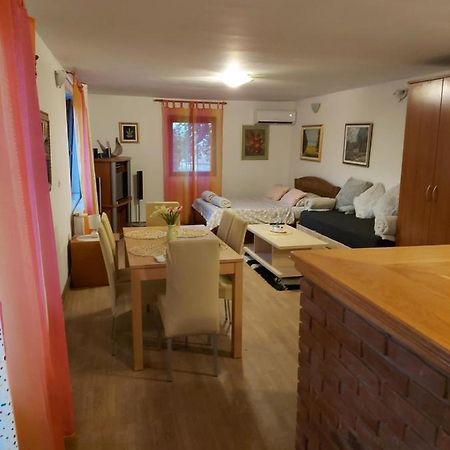 Studio Apartman Kotro Beli Manastir Exterior photo