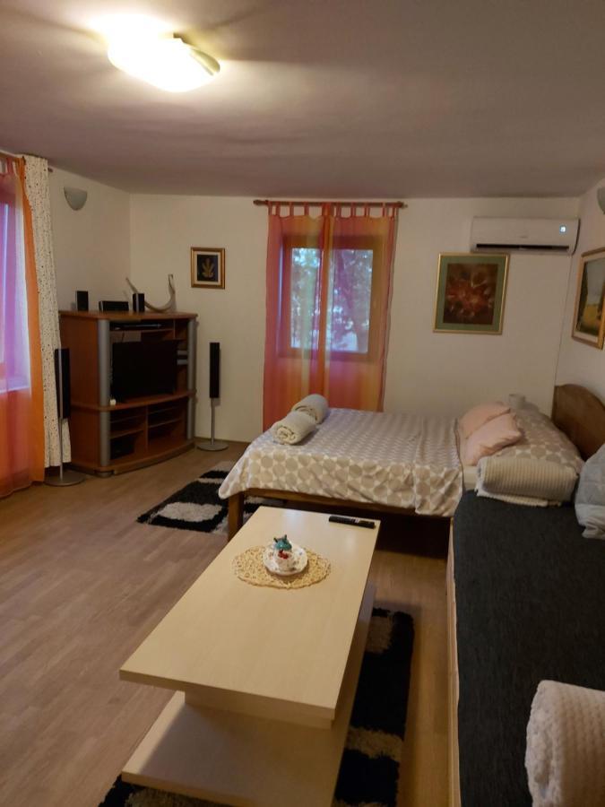 Studio Apartman Kotro Beli Manastir Exterior photo